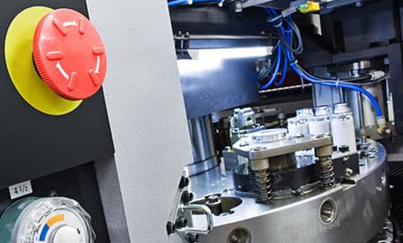 Sistemi di controllo della sicurezza Hengstler per la protezione delle macchine e la sicurezza del personale